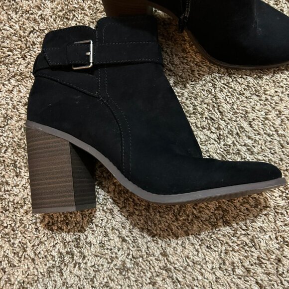Shoes - Picture 3 of 4